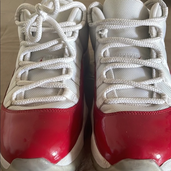 Air Jordan 11 retro cherry edition